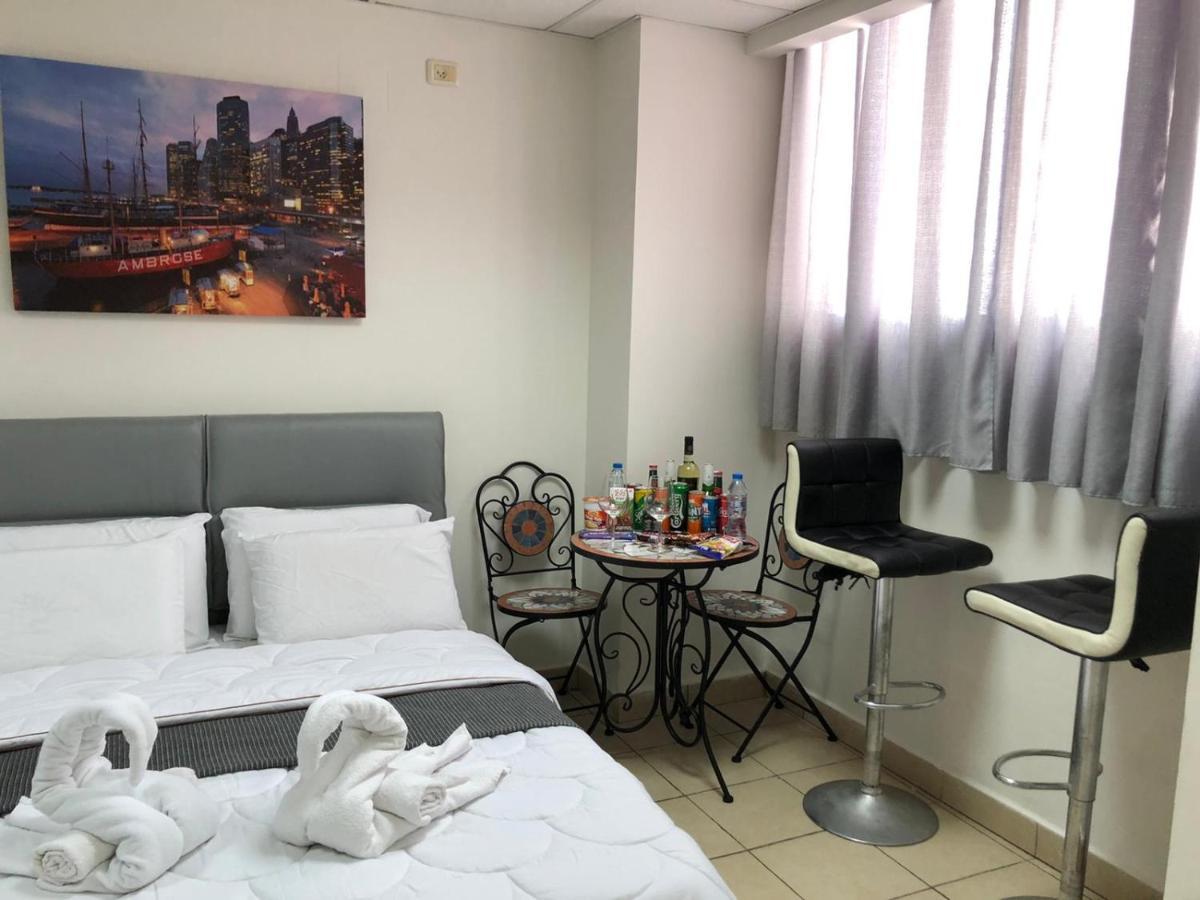 Sea Line Hotel From R&A Group Бат-Ям Экстерьер фото